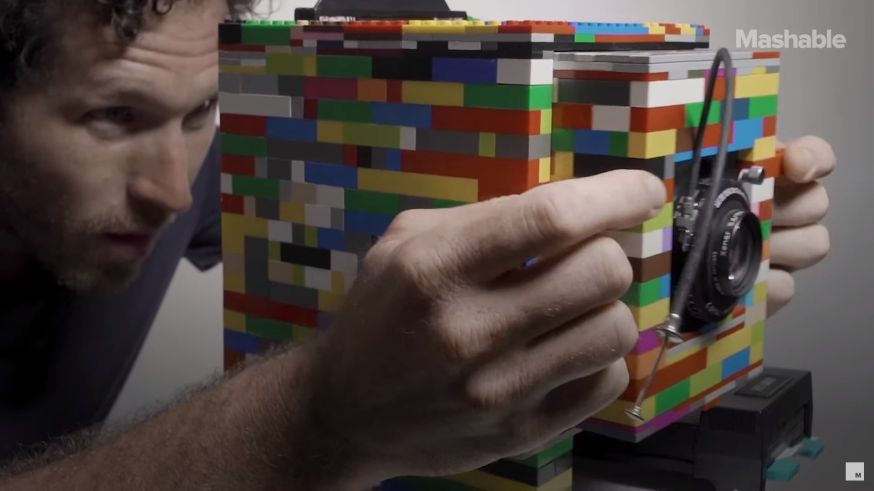 Fotograaf maakt camera van lego