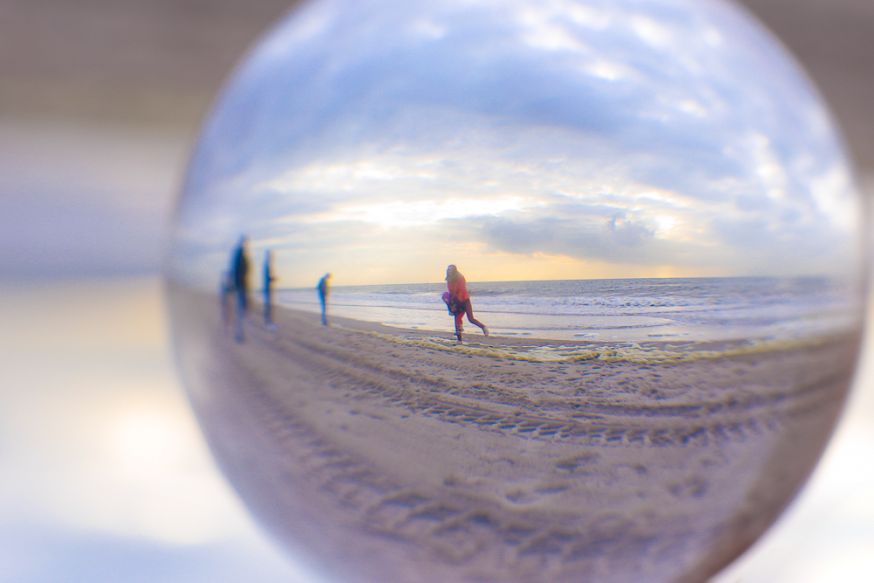 lensbal op het strand