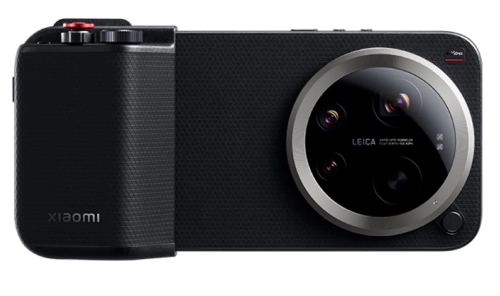 Afbeelding: Achteraanzicht van de zwarte Xiaomi 17 Ultra met de grote ronde Leica-lensunit en de gemonteerde fotografie-grip aan de zijkant